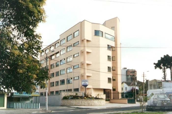 Universidad Israel (2000)
